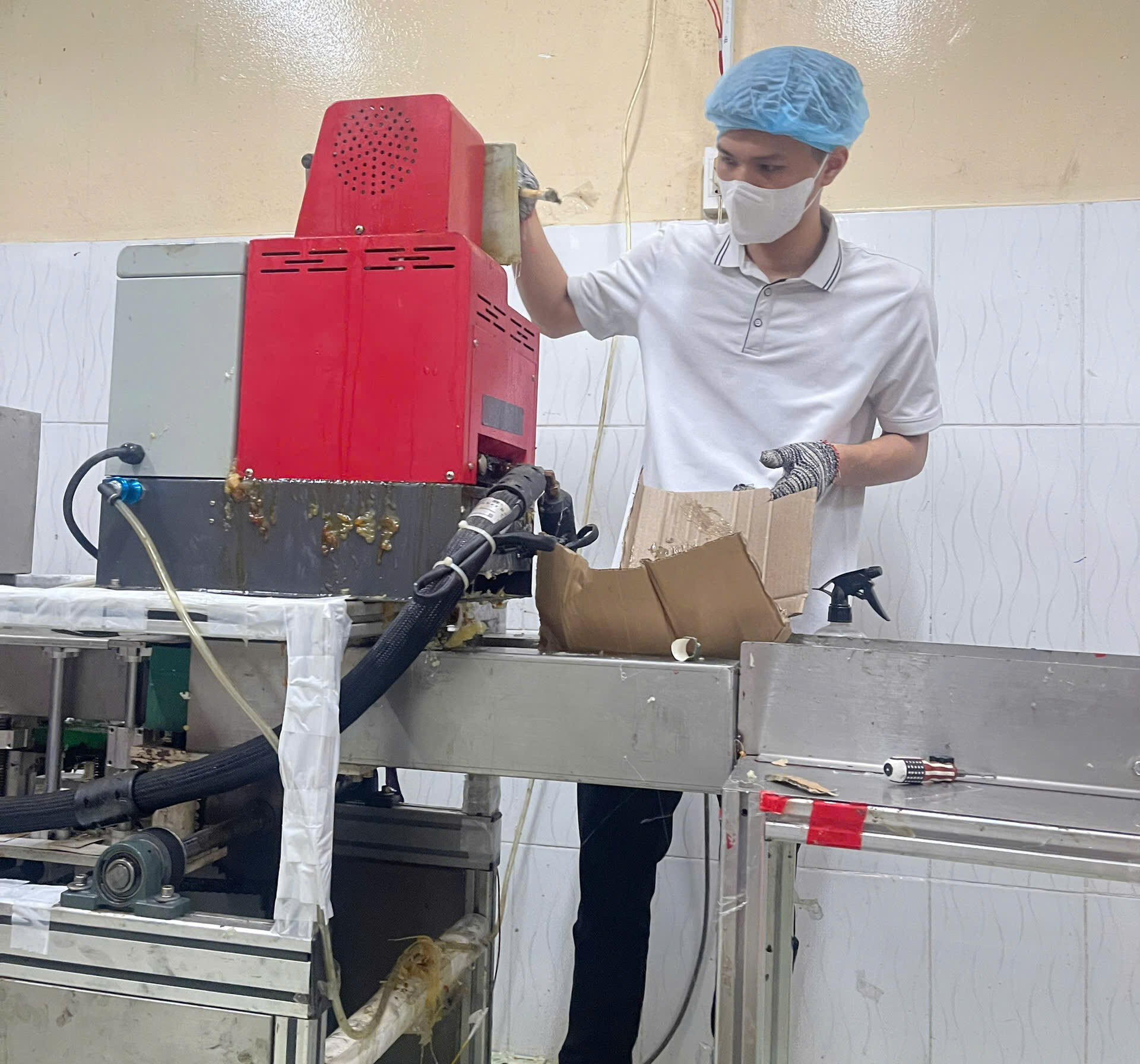 Vì sao máy phun keo nhiệt bị nghẹt?